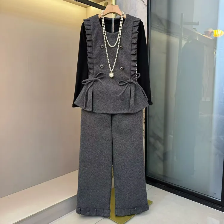2025秋上新法式木耳边简约设计显瘦气质内搭+蝴蝶结马甲+裤子563