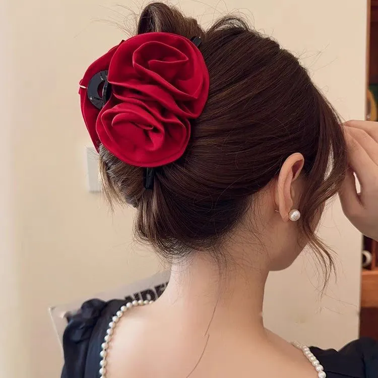 酒红色玫瑰花抓夹女2024新年新款喜庆双花发夹后脑勺盘发鲨鱼夹子