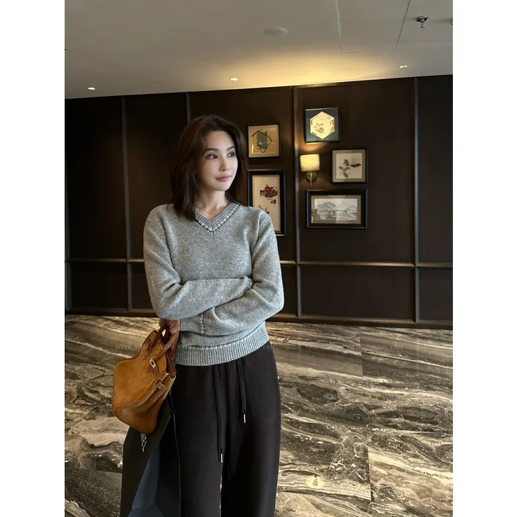 【慵懒时光】“100%绵羊毛"设计感V领撞色拼接舒适保暖长袖毛衣X8100