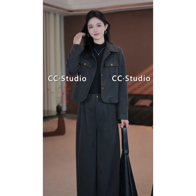 2025冬季新款复古INS风休闲风森系极简风休闲时尚羽绒两件套装女