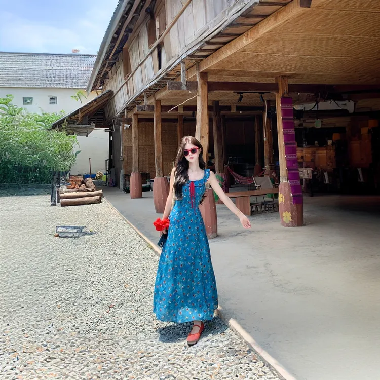 7238#度假风蓝色碎花吊带连衣裙女夏季法式收腰长裙设计感a字裙子