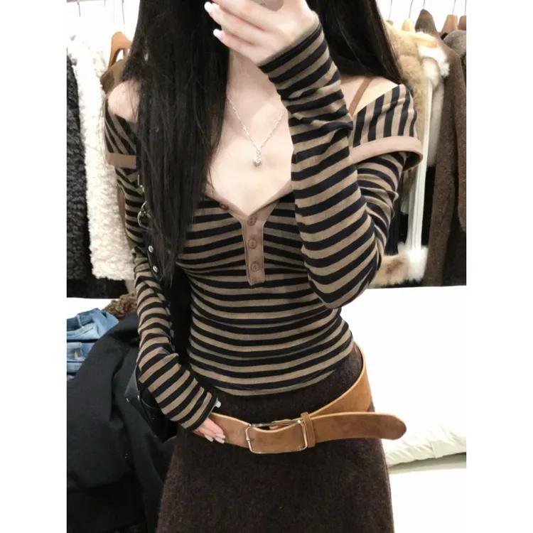 撞色条纹一字肩修身长袖t恤打底衫女秋冬紧身显瘦绝美针织衫上衣
