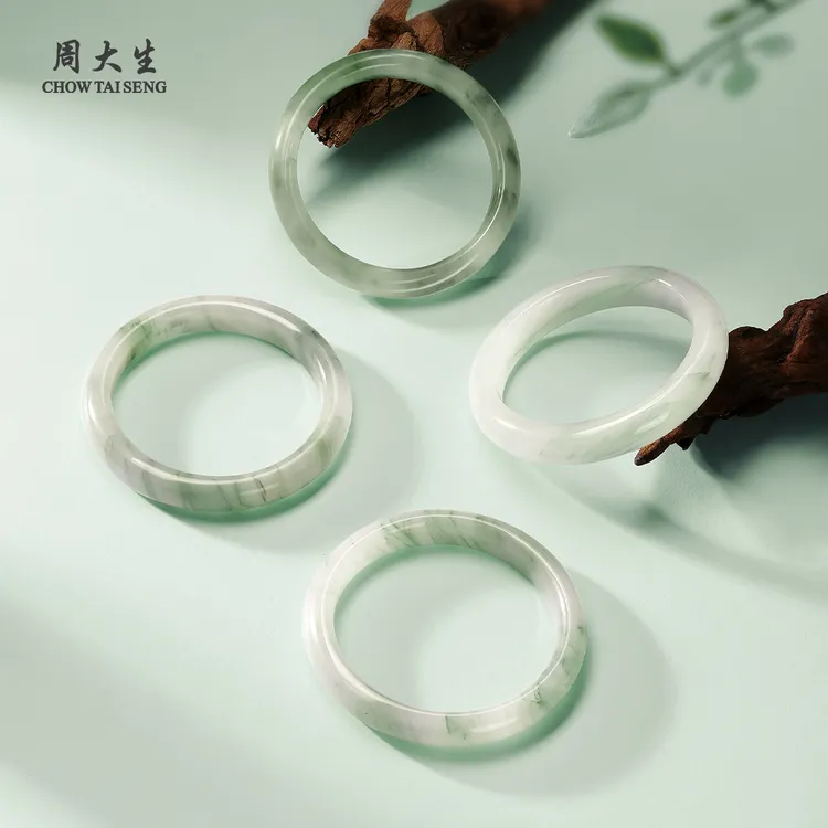 周大生人间烟火天山翠手镯轻奢品质珠宝天然玉石镯子送女友