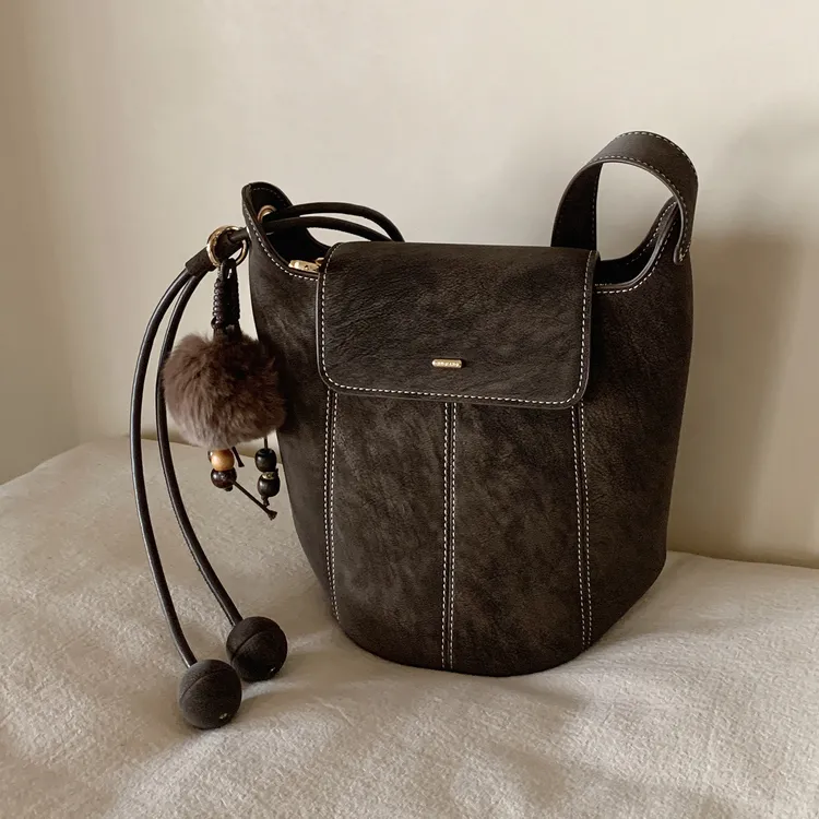 南风Chio2nd 南瓜包水桶包包女2025新款冬季百搭通勤单肩斜挎小包