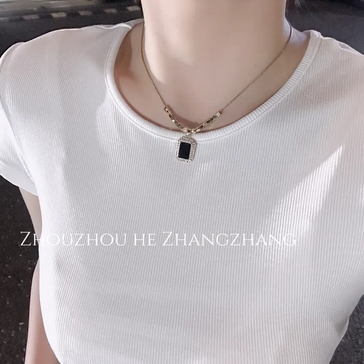 钛钢吊坠 几何女方块项链轻奢富家千金风小方块吊坠蛇骨项链气质