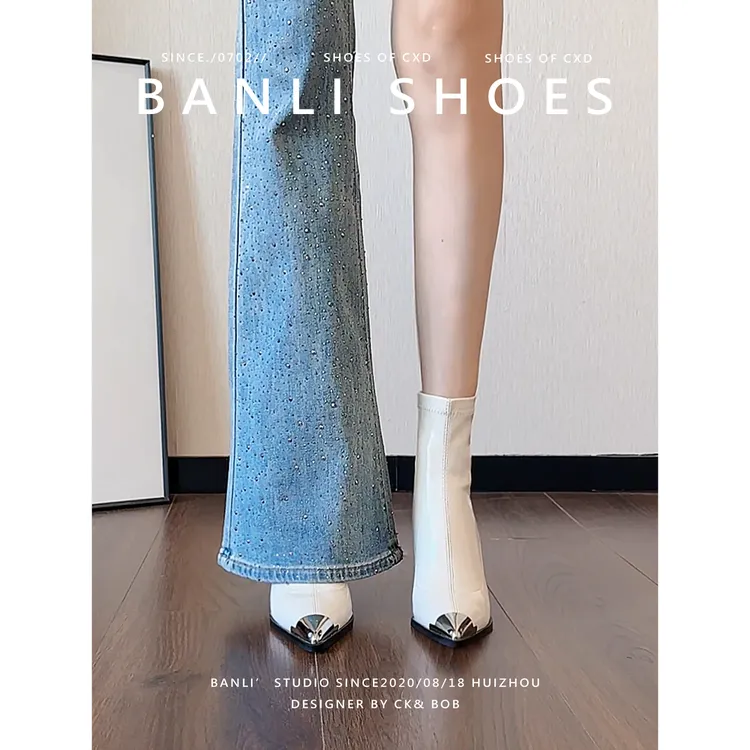 班丽白色金属头高跟短靴女2025秋冬新款法式漆皮高跟瘦瘦靴女粗跟