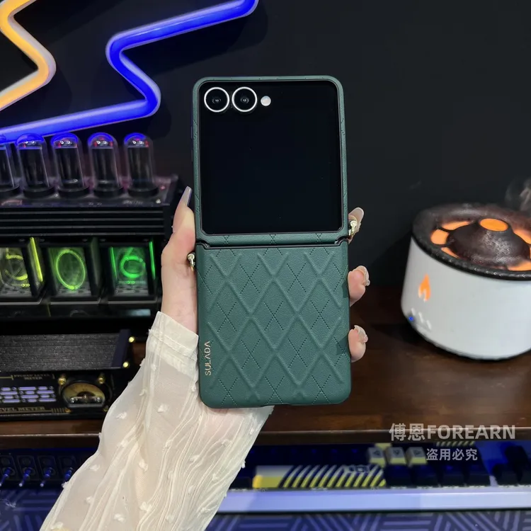 适用于三星flip7手机壳zflip7小折叠屏真皮女款手提挂绳斜挂保护
