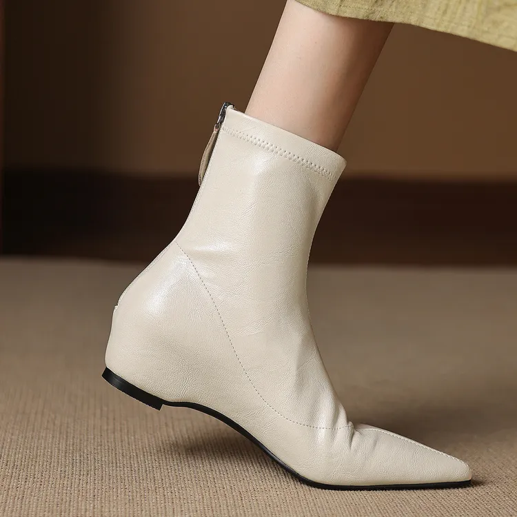 复古风尖头内增高短靴女秋冬时尚瘦瘦靴法式气质大码时装靴百搭