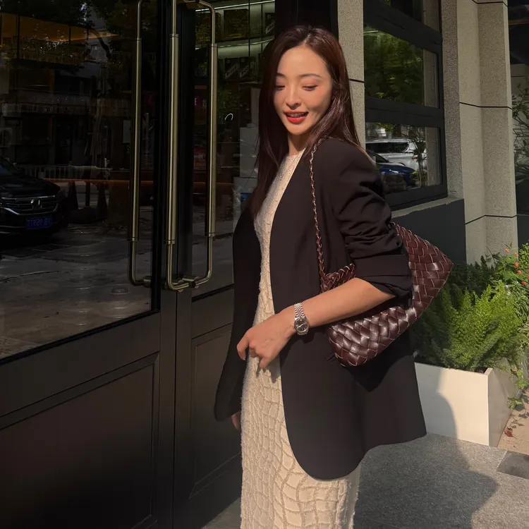 极简主义 高端气质时尚休闲轻职风简约大气无领女士西装显瘦