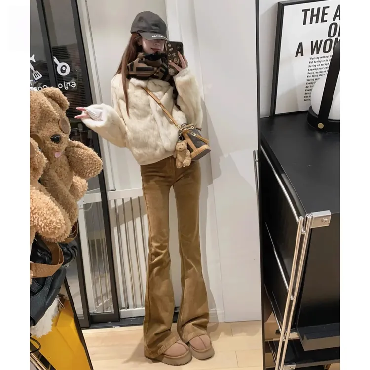 拉夏贝尔复古灯芯绒微喇裤女冬季2025新款修身显瘦休闲低腰喇叭裤