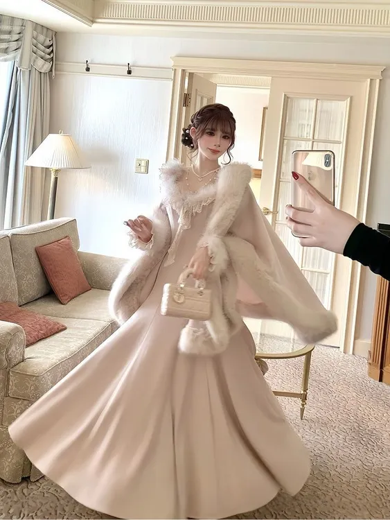 “雪绒莓莓”千金气质蕾丝花边仿鸵鸟毛针织连衣裙显瘦大斗篷套装