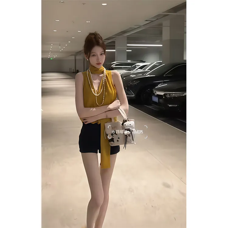 2025夏季时尚显瘦修身穿搭无袖飘带上衣小众休闲简约百搭高腰短裤