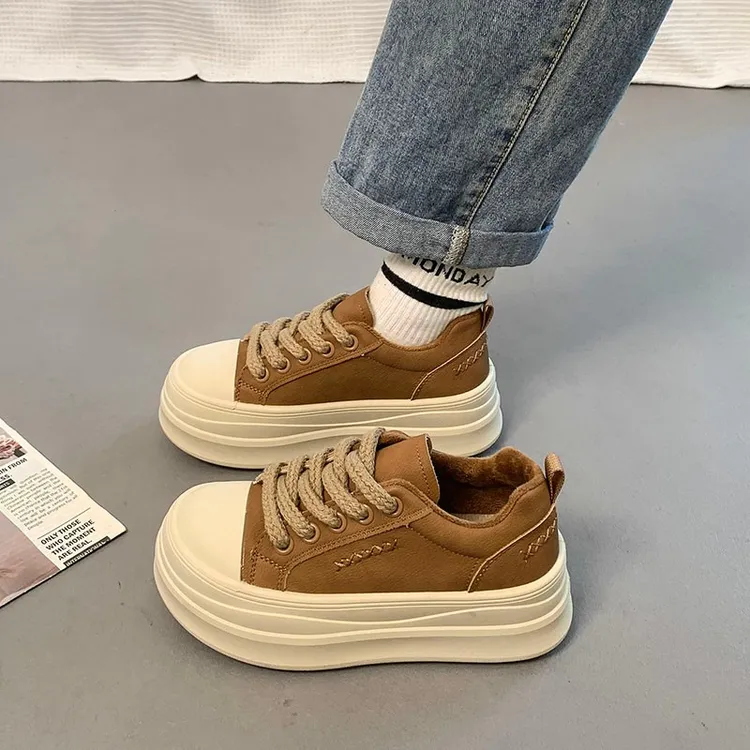 啄木鸟棕色加绒面包鞋女秋冬新款爆款小个子增高厚底休闲运动板鞋