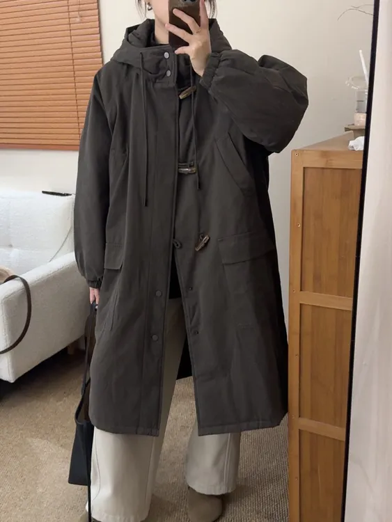 一件过冬日系工装感牛角扣加厚中长款连帽棉服大版型遮肉外套棉衣