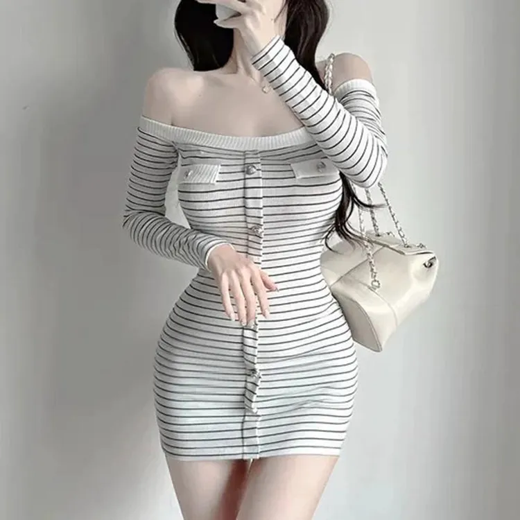 气质一字领露肩条纹包臀连衣裙女秋冬设计感单排扣修身显身材短裙