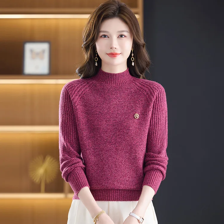 秋冬高端半高领针织衫女坑条显瘦内搭简约时尚金属扣装饰打底毛衣