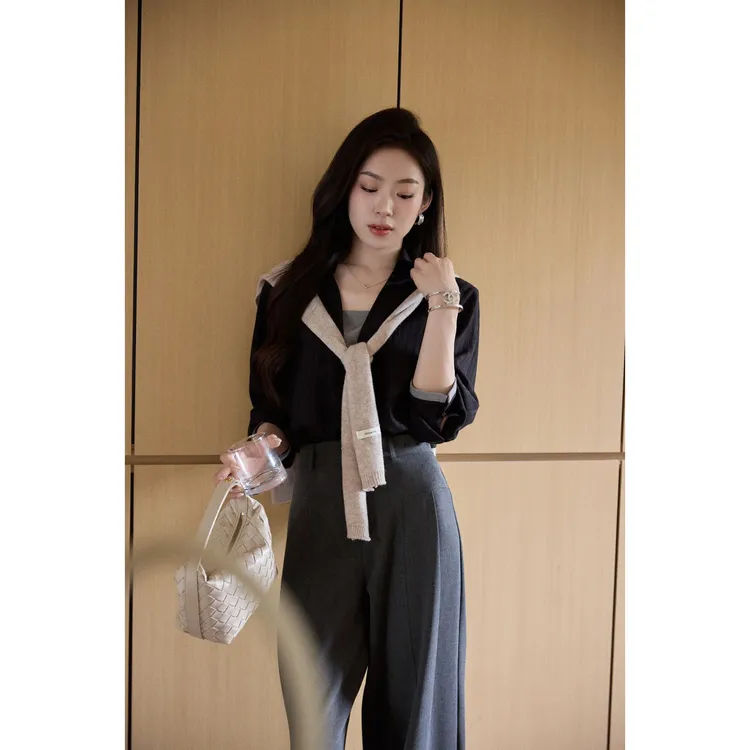 MEINA【绽放旋律】法式假两件气质条纹设计感显瘦小众V领高级衬衫