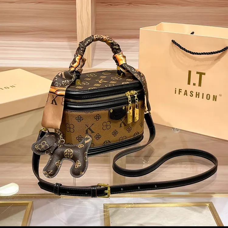 香港专柜今年流行小包包2025新款复古真皮老花手提盒子包水桶包女