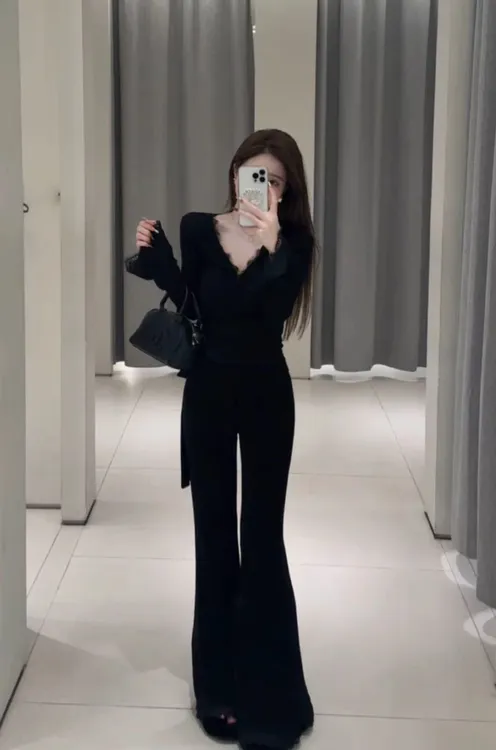 2025早秋法式V领蕾丝绑带上衣女+高腰下摆开叉拼蕾丝微喇裤