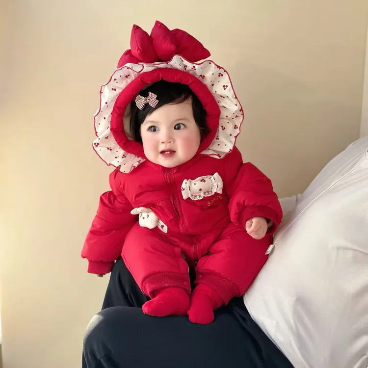 新生婴儿连帽加绒加厚女宝宝冬季外出棉服百天满月可爱公主连体衣