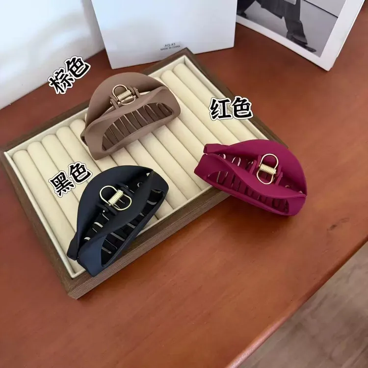 不硌头磨砂硅胶三角头发抓夹女后脑勺盘发鲨鱼夹发卡时尚发夹头饰