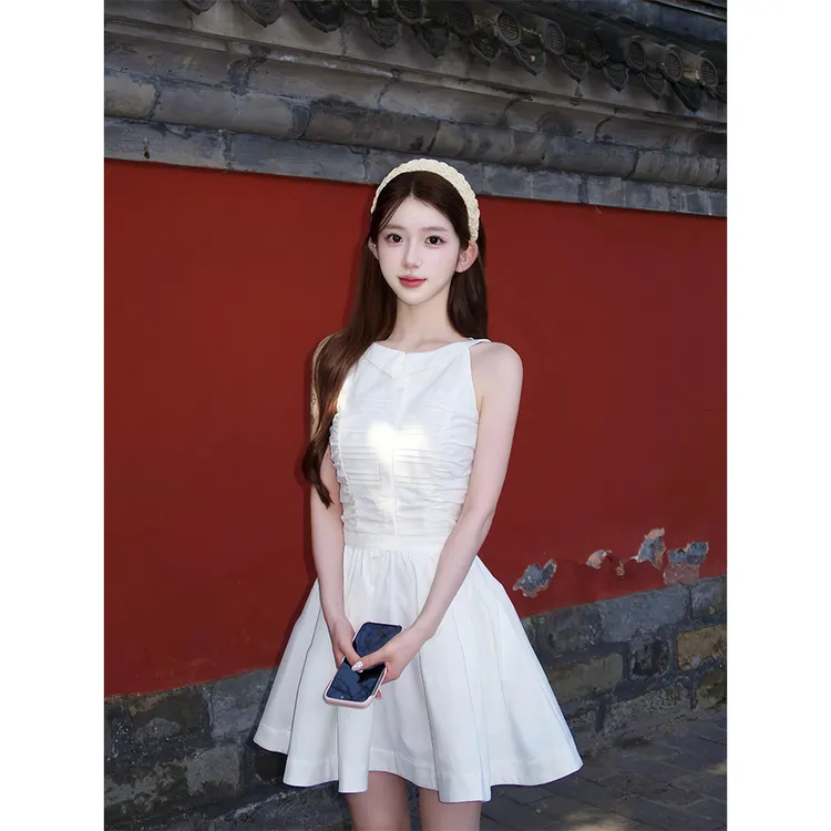 甜美法式2025夏季新款无袖圆领白色短裙韩系时尚压褶蕾丝连衣裙子