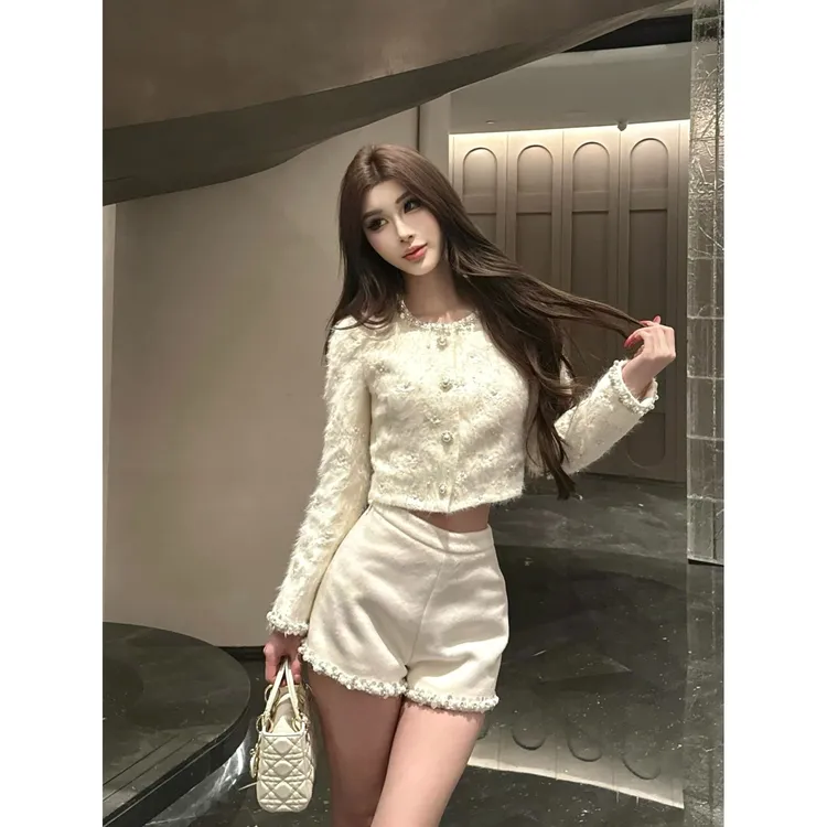 法式千金风2026春季新款时尚亮钻圆领长袖上衣配显瘦短裤两件套女