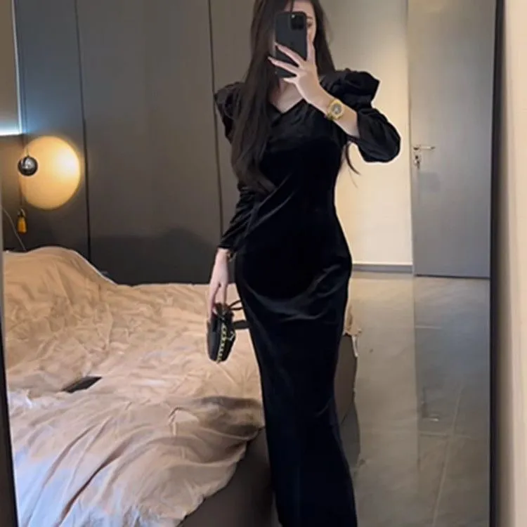名媛高级感长袖丝绒V领修身显瘦小黑裙2025秋冬新款气质连衣裙女