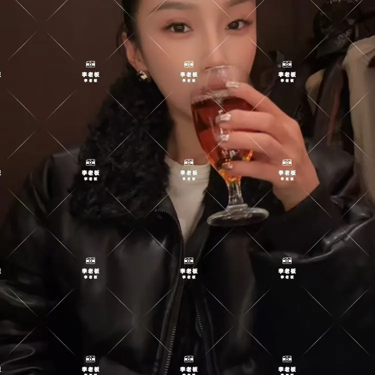 2025冬季小众设计 真毛领拼进口皮羽绒外套（衣长50左右）