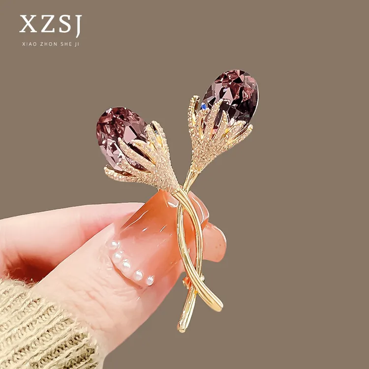 铜锆石胸针 水晶花蕊胸花高档女轻奢大衣新款小众设计感别针配饰