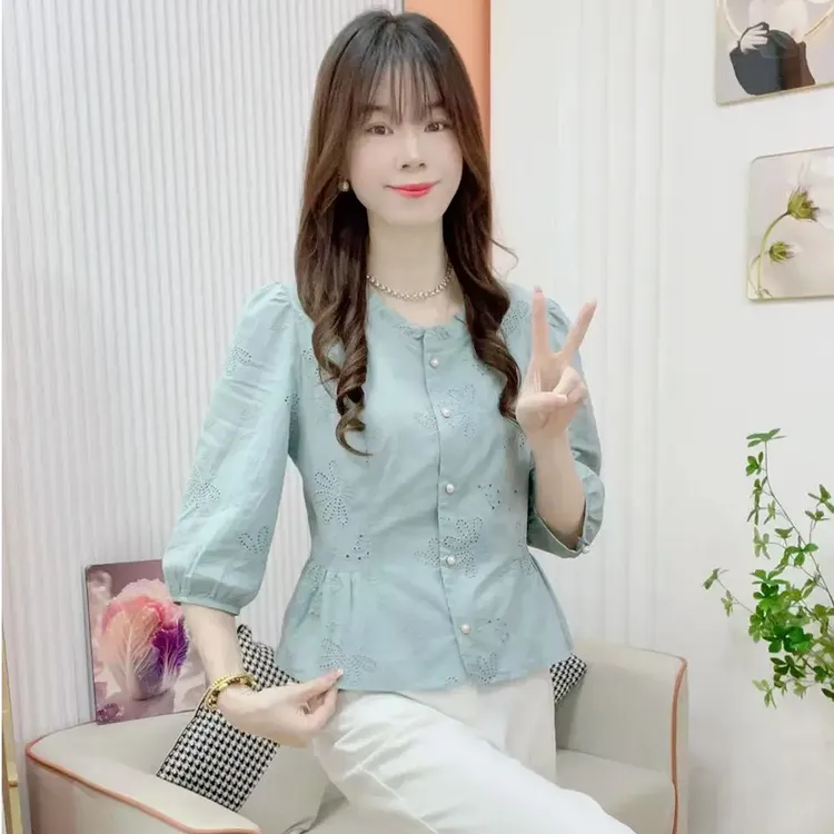 拉夏贝尔法式花边领衬衫女2025秋季新款宽松显瘦刺绣镂空中袖上衣