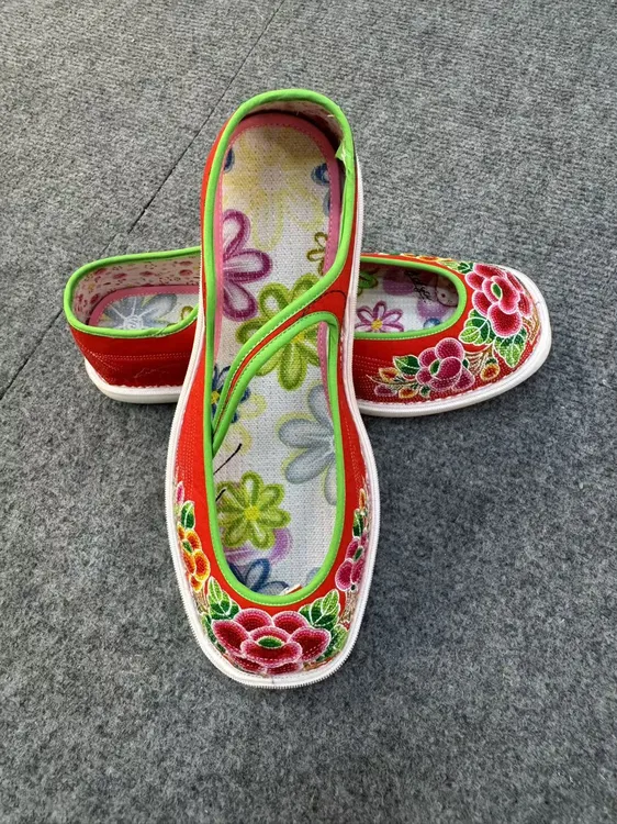 618特价活动半价新款扣花圆口牛筋软胶底女鞋舒适好穿红色