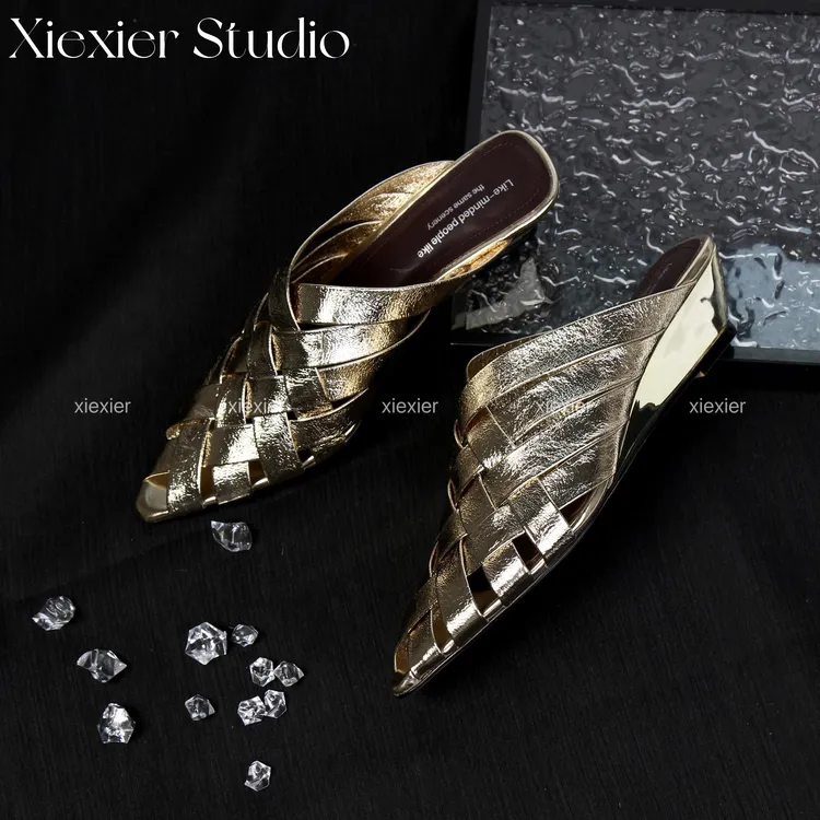 谢喜儿 | 尖头手工编织重工款坡跟内增高拖鞋