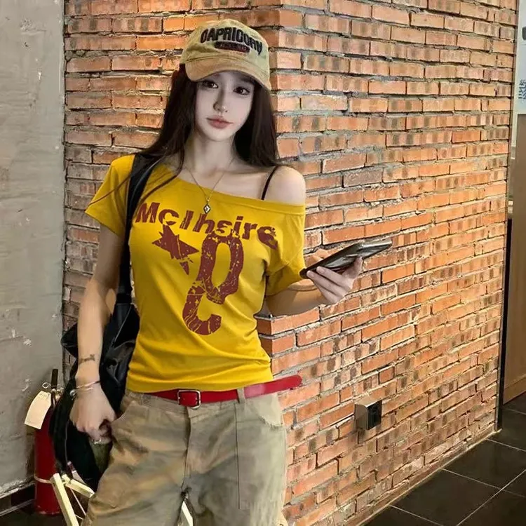 【运补6米】斜肩露肩短袖t恤女夏季修身印花百搭设计感新款上衣