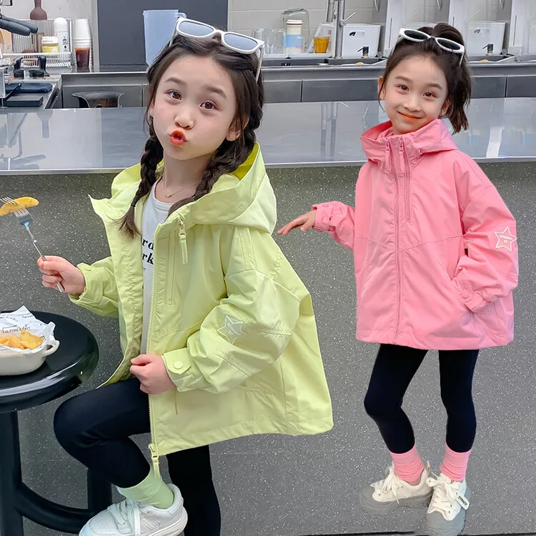 儿童上衣春秋款薄款2025年女童外套冲锋衣连帽拉链衫小女孩上衣