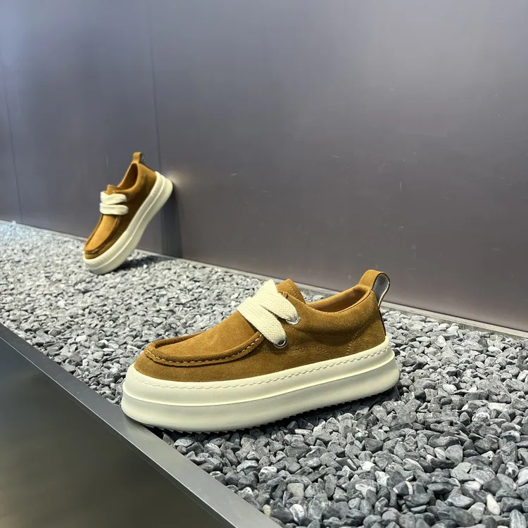 2025广州秋冬磨砂皮系带百搭舒适时尚透气真皮厚底超轻休闲板鞋