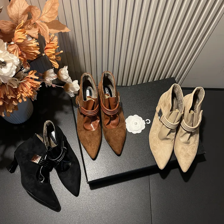 2025年秋冬季新款魔术贴精致高级秀气款百搭加绒尖头深口高跟鞋