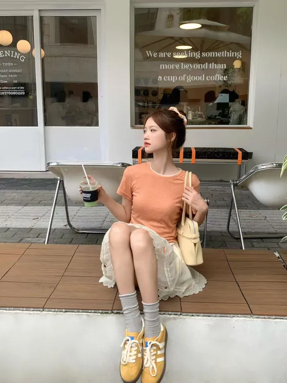 韩系温柔甜美减龄短袖T恤女2025夏季新款气质修身上衣百搭半裙