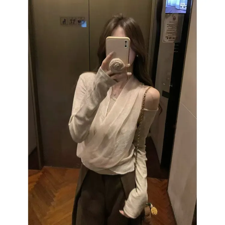 假两件设计荡领挂脖上衣法式露肩长袖T恤性感纯欲衬衫女秋00981