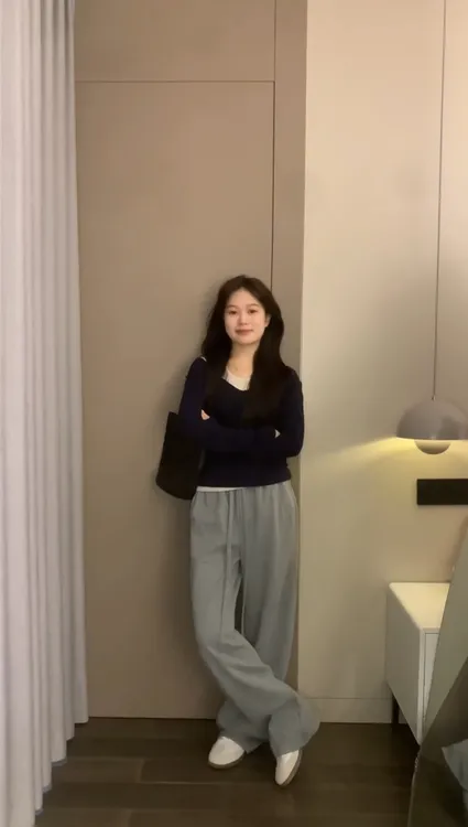 【静好时光】秋季韩系假两件露肩撞色上衣长袖T恤灰色糯米裤套装