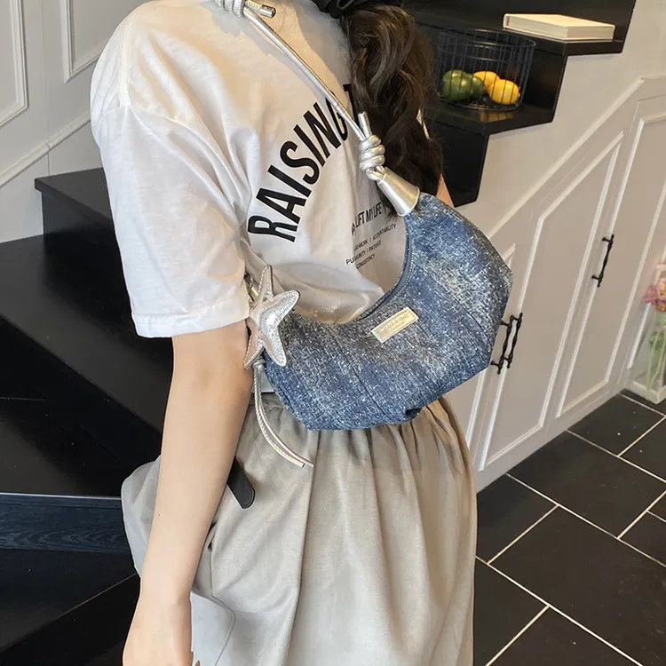 牛仔牛角包夏季单根斜挎包复古百搭腋下包经典通勤夏季时尚休闲包
