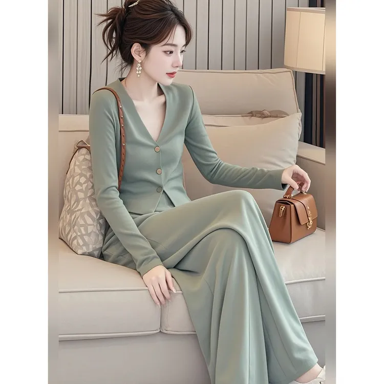 【店铺热销】今年流行漂亮职业小香风气质超好看豆绿色休闲两件套装