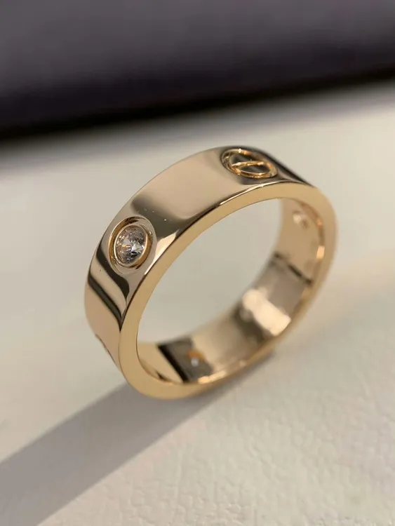 钛钢莫桑石戒指 钛钢莫桑石戒指 大牌同款轻奢情侣戒指 玫瑰金色