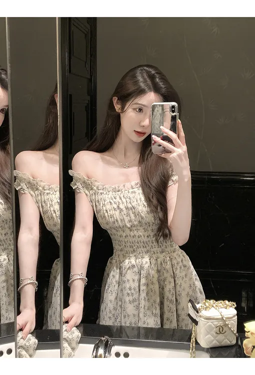 法式纯欲风一字肩碎花连衣裙子女设计感小众收腰气质露肩短裙夏季