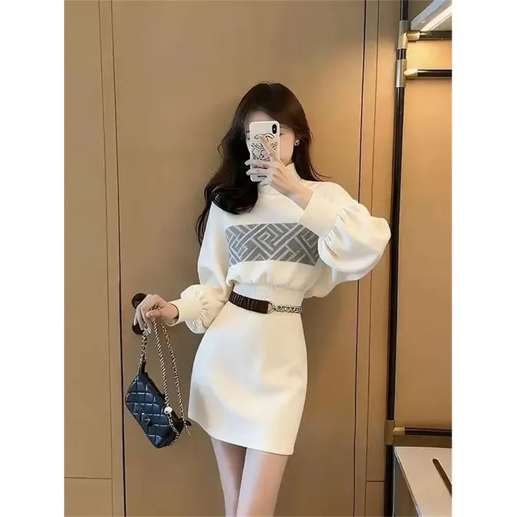 INS CEC法式白色卫衣连衣裙新款爆款秋季小个子轻熟气质收腰短裙