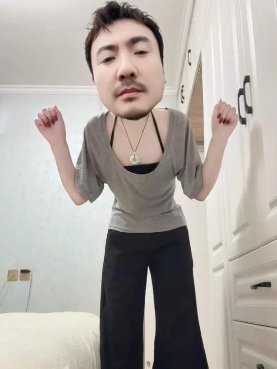 纯欲风辣妹挂脖吊带斜肩短袖t恤搭牛仔阔腿裤巨好看的夏装一整套