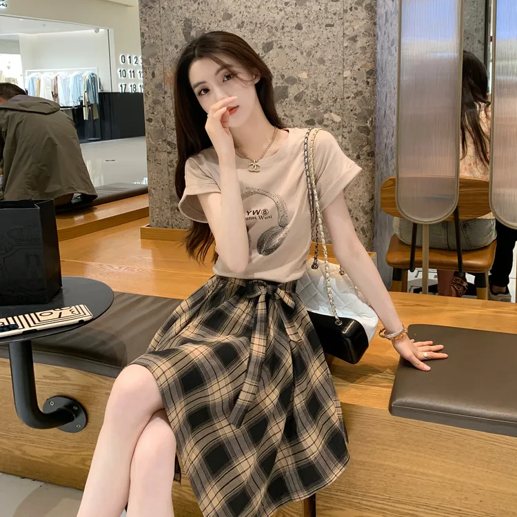 网红时尚炸街新款女装显瘦洋气减龄韩系短袖不规则裙子两件套装夏