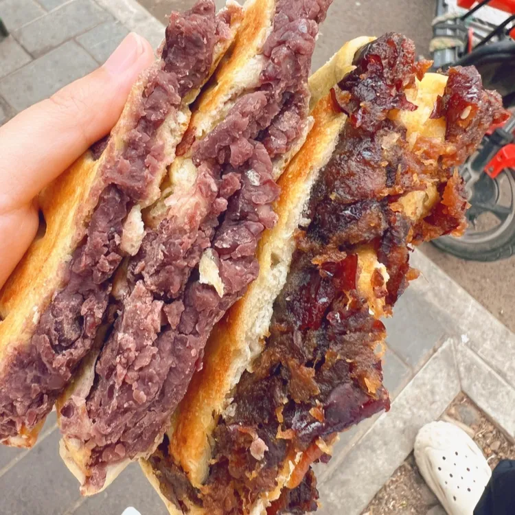 老式红豆饼枣泥饼夹心火烧饼儿时记忆的味道