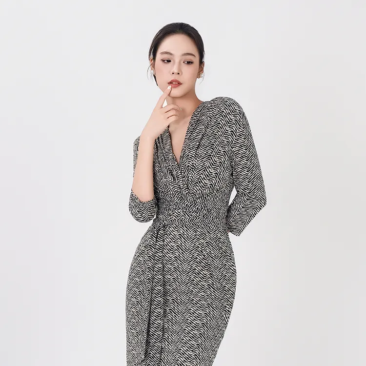 AMBIKA 几何纹理裹身裙V领绑带收腰显瘦连衣裙气质简约K0007
