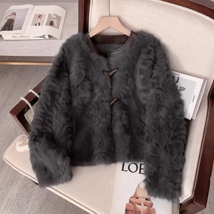 拉夏贝尔巨好看的深灰色毛皮一体短外套2025秋冬款名媛气质上衣女